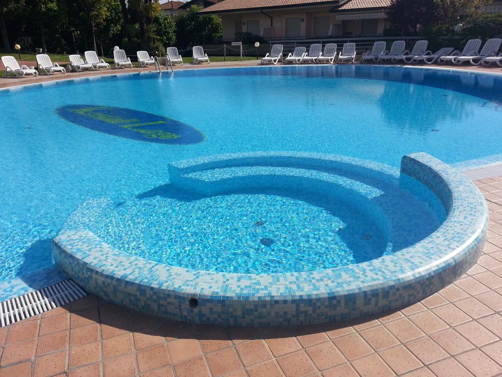 Lago Residence デセンツァーノ・デル・ガルダ エクステリア 写真